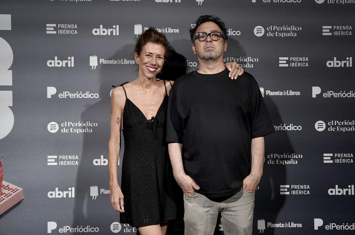 Elsa Veiga, responsable de Audiolibros de Penguin Random House, junto al escritor José C. Vales