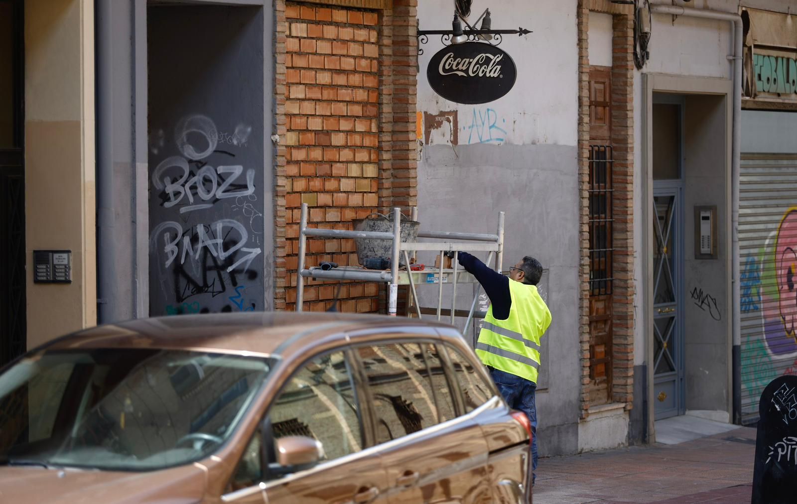 Así ha sido el desalojo de una vivienda en la calle de Don Teobaldo en Zaragoza
