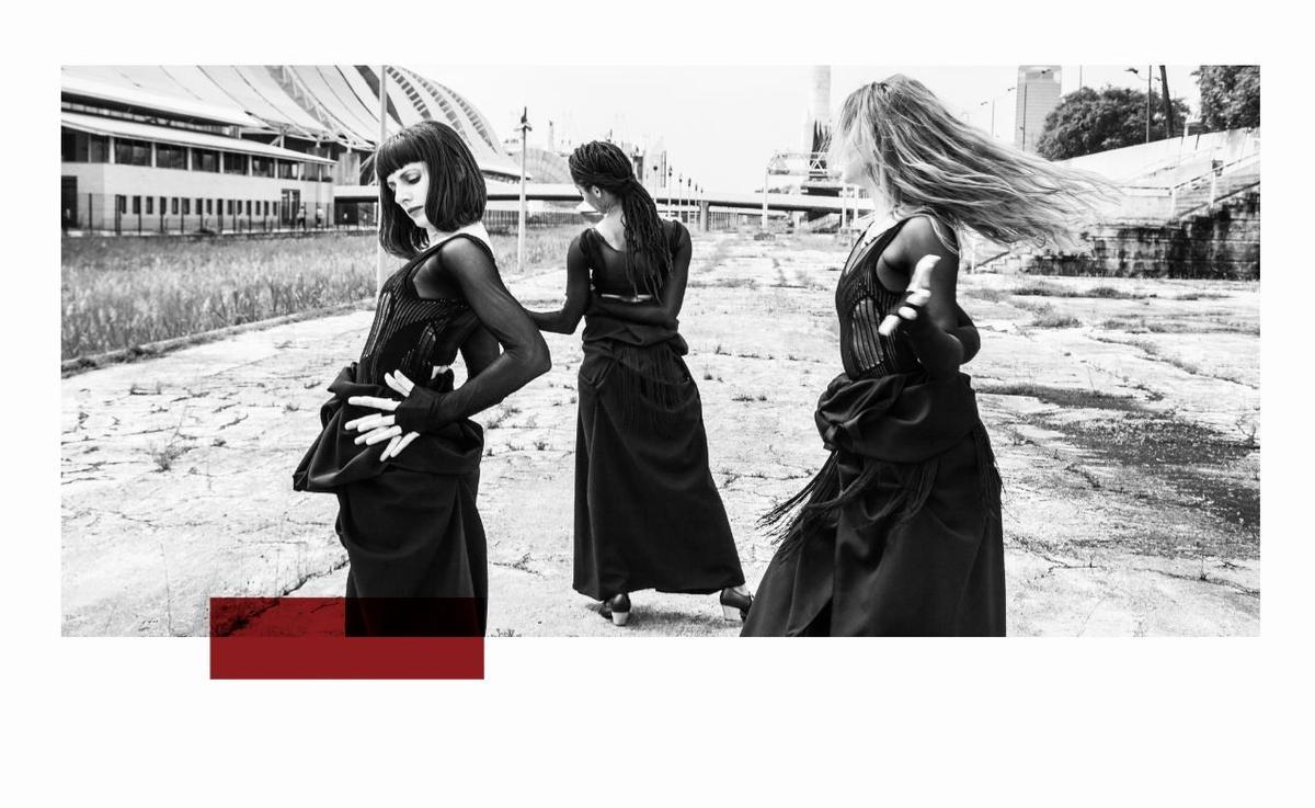 Les tres ballarines que van donar vida a la coreografia Into Being.