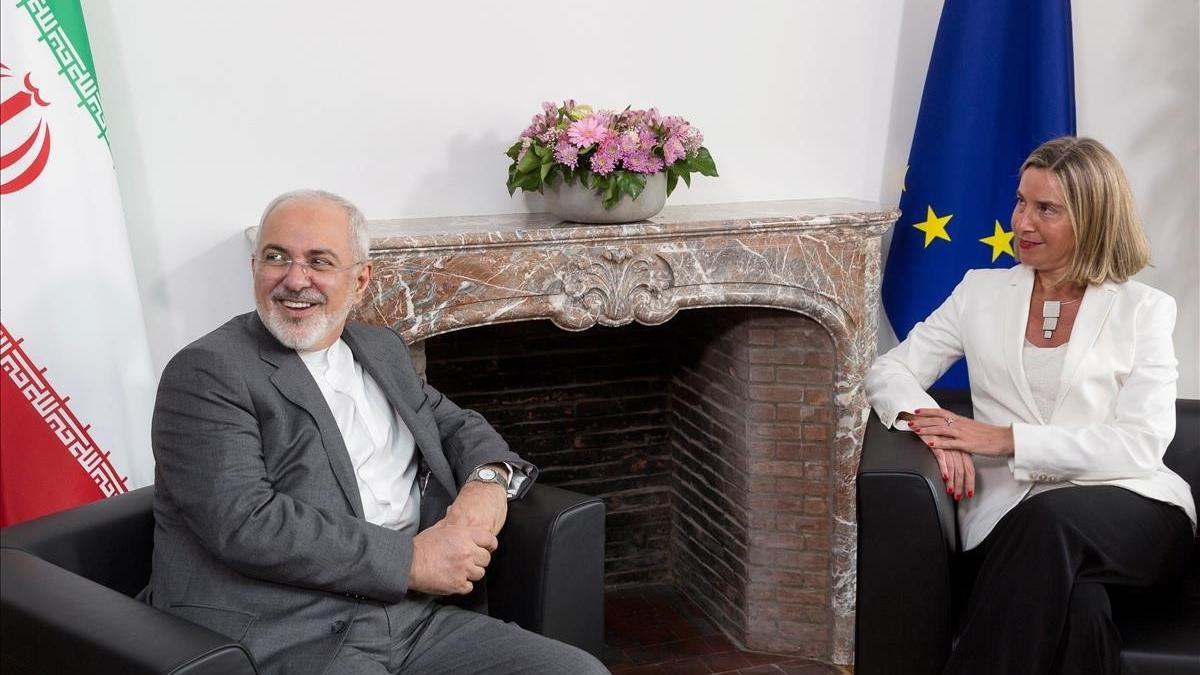 Javad Zarif  y Federica Mogherini, en Bruselas.