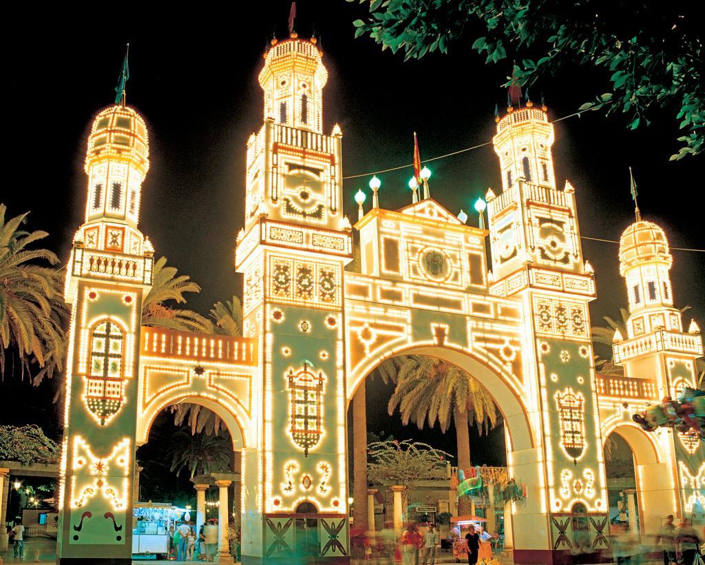 Feria de puerta de luz y fantasí en Melilla