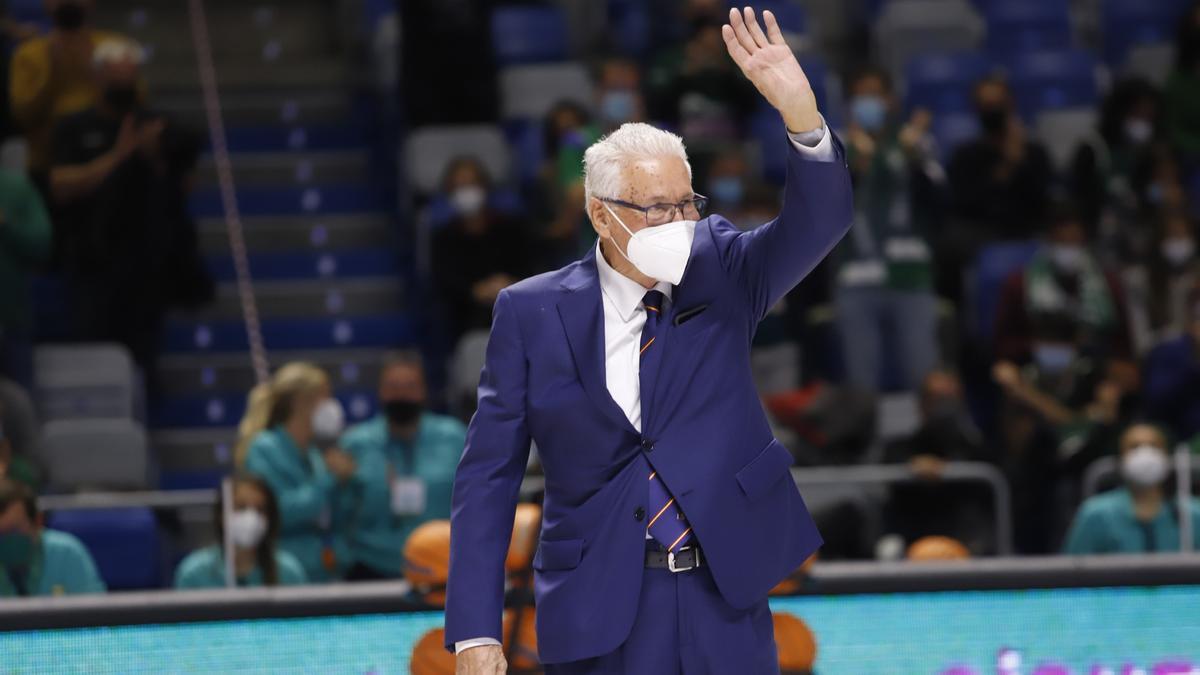 Alfonso Queipo de Llano, durante el homenaje que se le tributó en el Carpena hace unos meses.