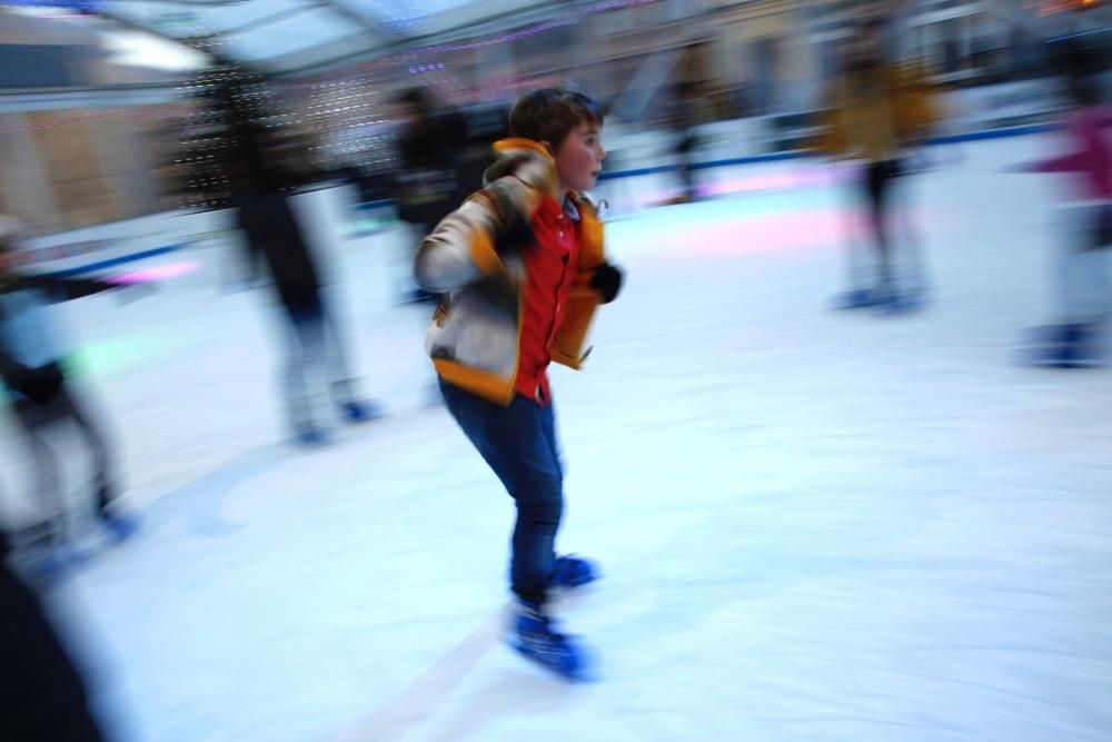 Día de Año Nuevo en la pista de hielo de Oviedo