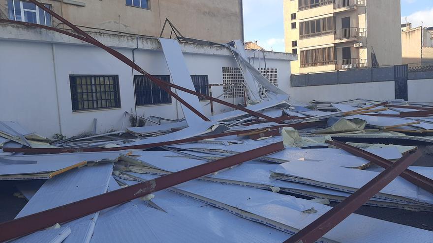 VÍDEO | Otra vez el viento ha tumbado todo el techo del CEPA Llevant