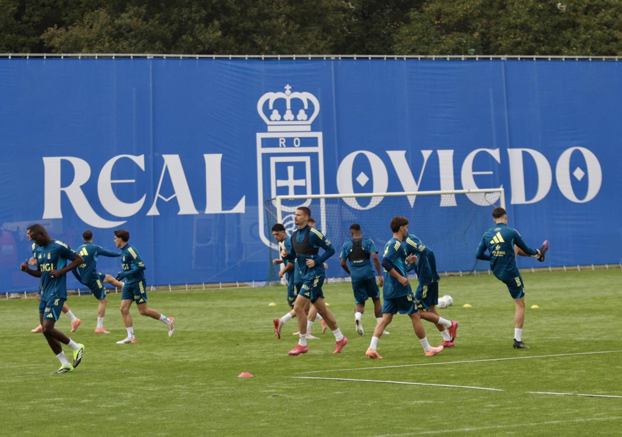 EN IMÁGENES: Así fue el primer entrenamiento de Luis Carrión al frente del Real Oviedo