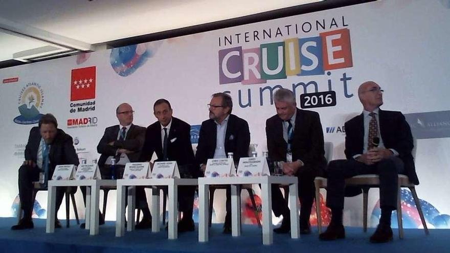 Representantes de Pullmantur, ayer, en el &quot;International Cruise Summit&quot; de Madrid. // Infocruceros