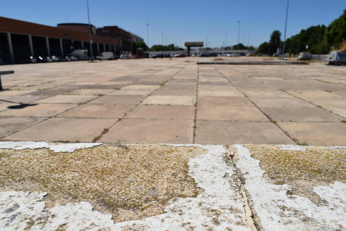 Plaza de Armas cemento sin sombra