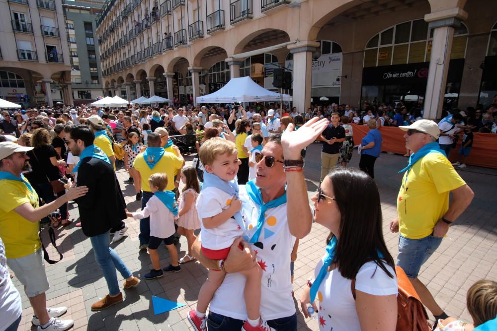 Traca y suelta de globos en las fiestas de Elda