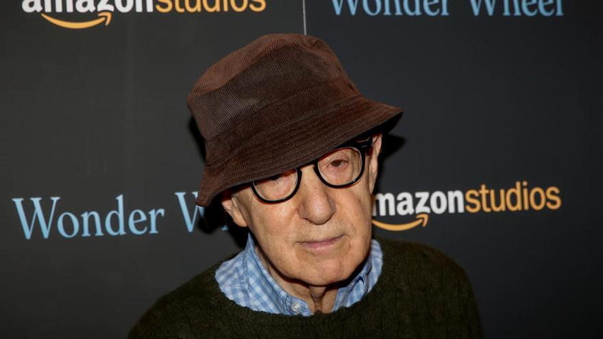 Woody Allen cambia de editorial y publica sus memorias sin avisar