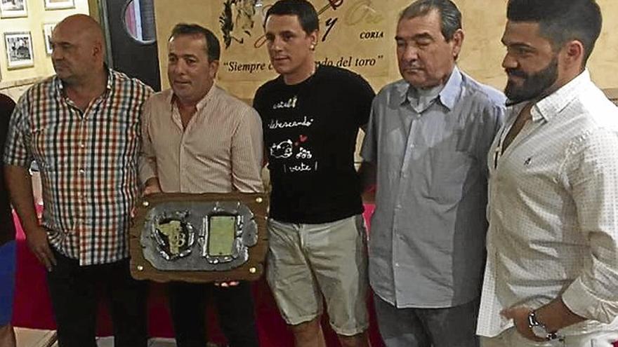 José María Rivas hace doblete de premios