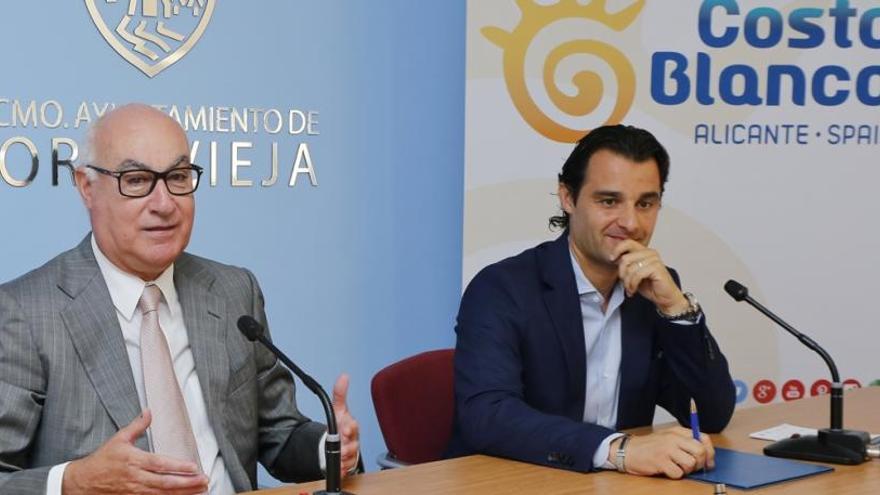 Domingo Soler y Eduardo Dolón, en rueda de prensa en el Ayuntamiento de Torrevieja/ Foto Joaquín Carrión