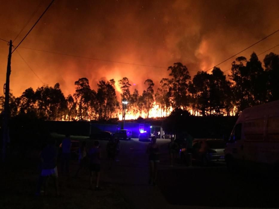 Un incendio forestal en Mondariz obliga a cortar