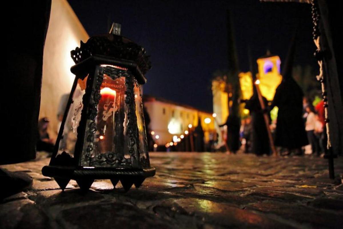 Una tarde primaveral envuelve a las cofradías el Lunes Santo
