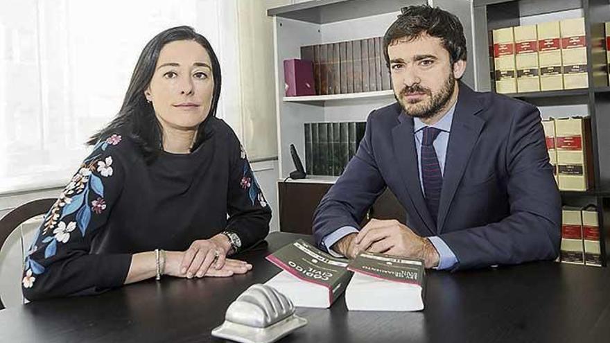 Lucía Rama y Luis Seoane, en su despacho de la calle Juan Flórez.