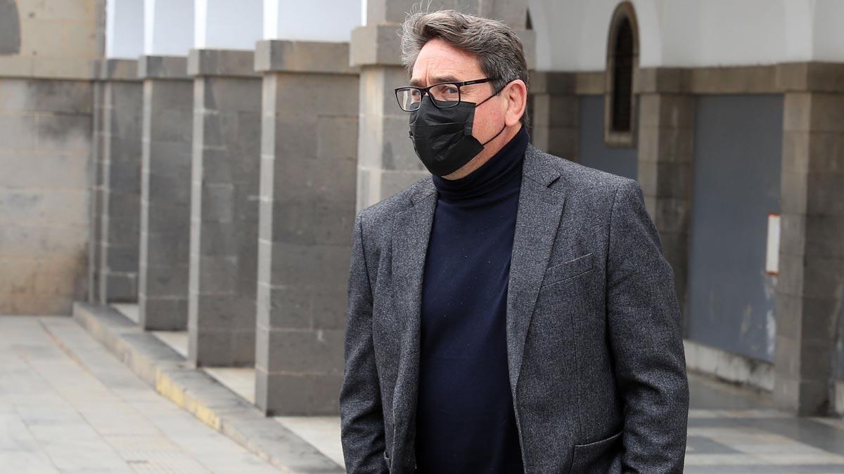 El CGPJ retira la condició de magistrat a Salvador Alba i el condemna a sis anys i mig de presó El CGPJ retira la condició de magistrat a Salvador Alba i el condemna a sis anys i mig de presó