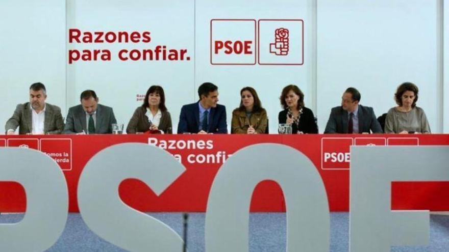 El PSOE rebaja el tono con Díaz para evitar una guerra abierta