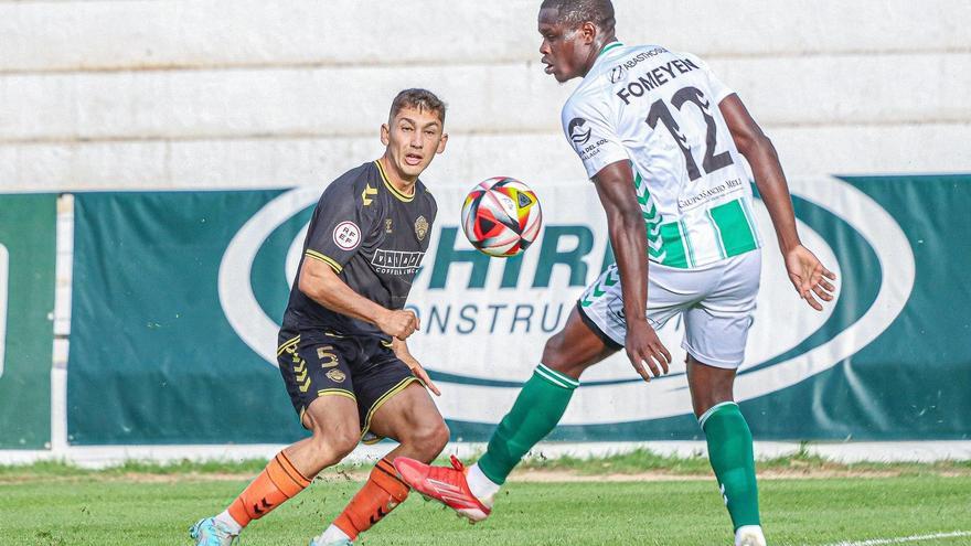 Franck Fomeyem, octavo fichaje del Córdoba CF para la temporada 2025-26