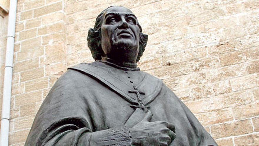 Busto del cardenal Despuig junto a la iglesia de Santa Magdalena.