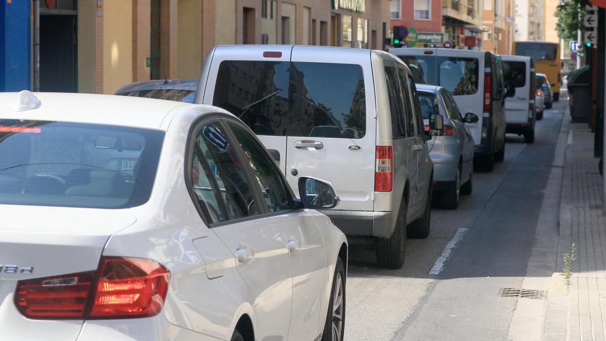 Tráfico en la calle Sant Rafael de Gandia