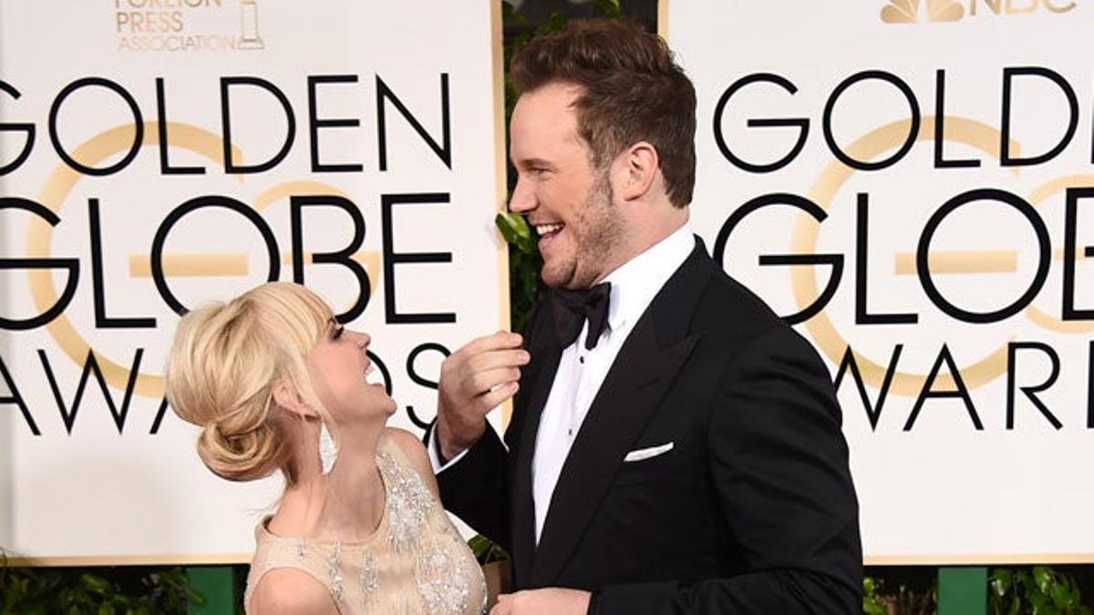 Anna Faris y Chris Pratt en la alfombra roja de los Globos de Oro 2015