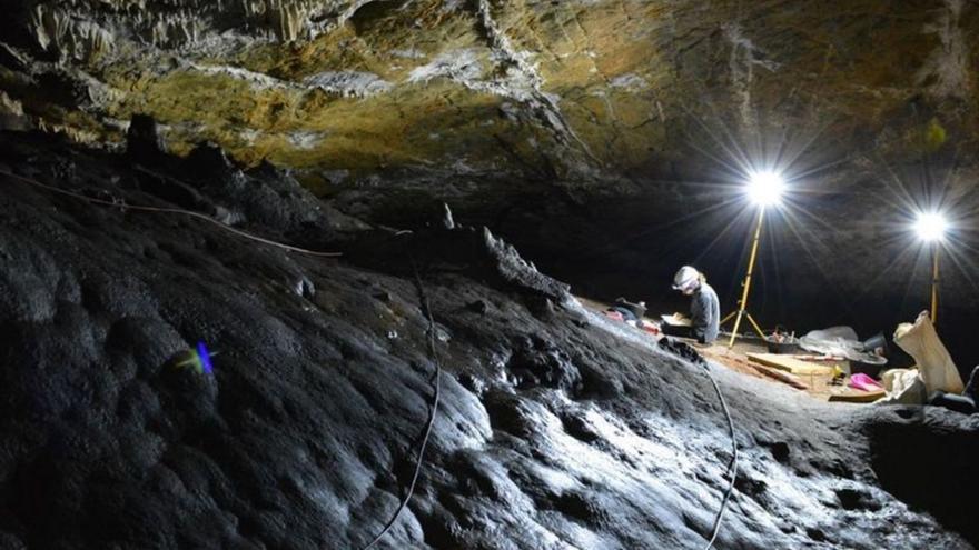 Científicos investigan los secretos de la Cueva de Ardales.