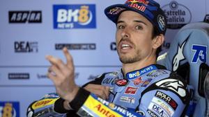 Towcester (United Kingdom), 24/05/2025.- Gresini Racing MotoGP rider Alex Marquez of Spain the MotoGP rests duing qualifying session at the Motorcycling Grand Prix of Great Britain at the Silverstone Circuit race track in Towcester, Britain, 24 May 2025. (Motociclismo, Gran Bretaña, España, Reino Unido) EFE/EPA/TIM KEETON. gp inglaterra 2025. circuito silverstone