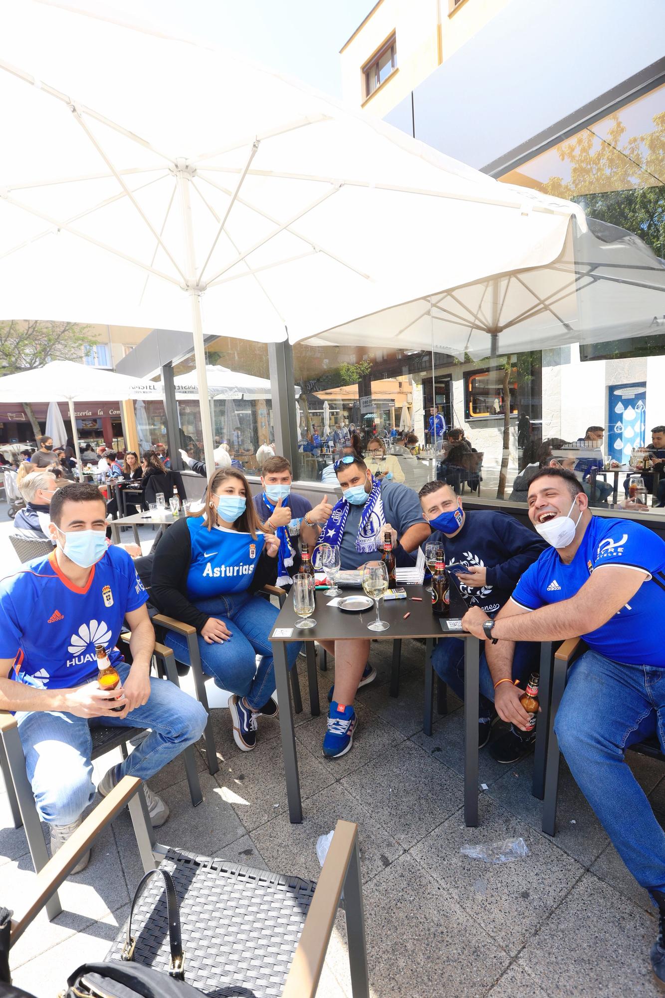 Ambiente en las calles de Oviedo por el derbi