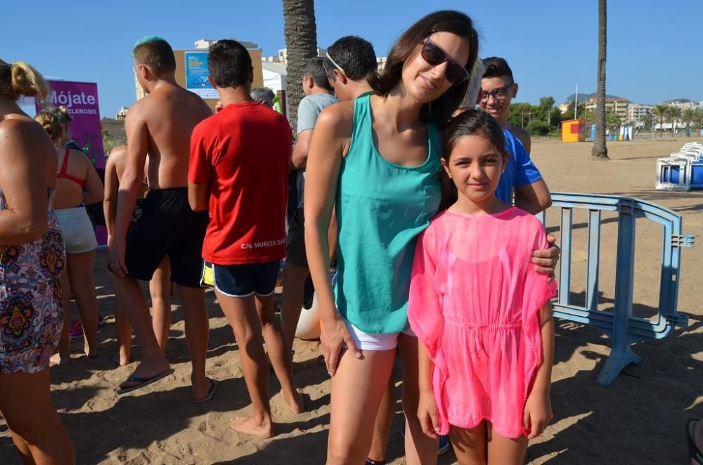 Más de 200 participantes 'se mojan' por la esclerósis múltiple en Playa Paraíso