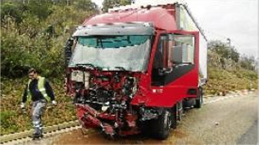 Camió implicat en el darrer accident mortal a la C-55, a Olesa