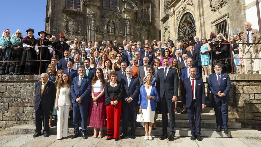 Autoridades homenaxean a Rosalía de Castro nun acto no Panteón de Galegos Ilustres