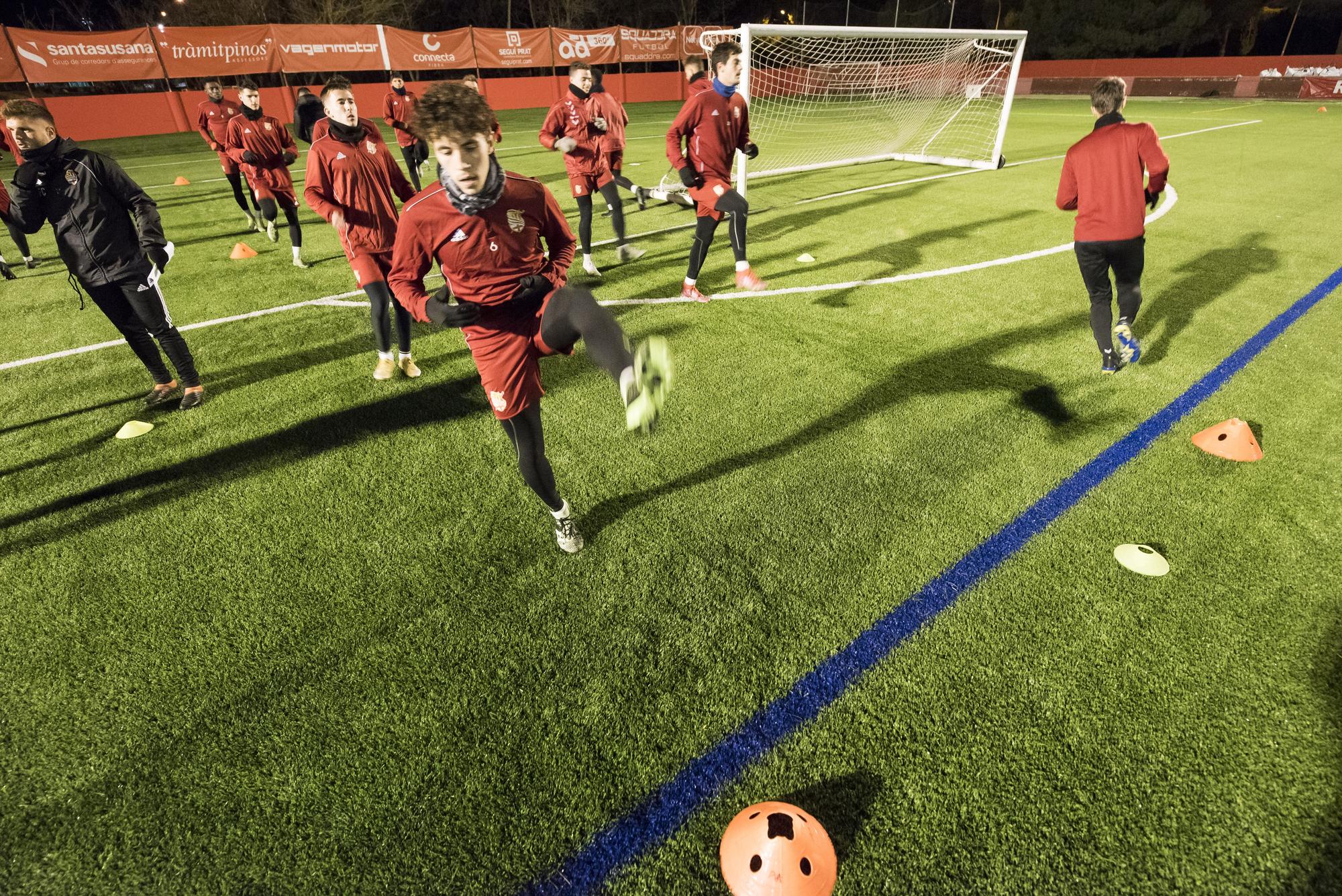 El CE Manresa estrena la gespa del Nou Estadi