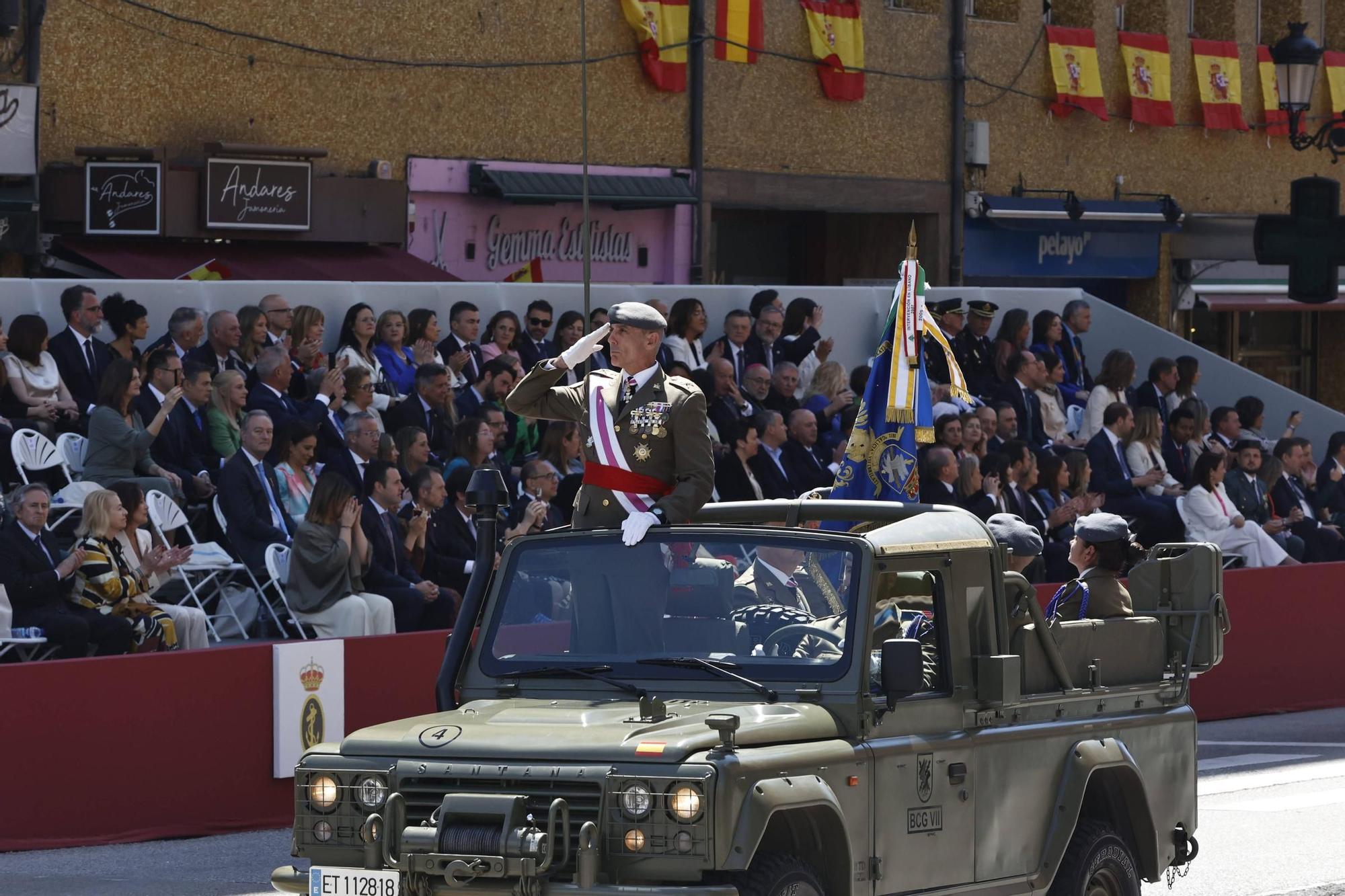 EN IMÁGENES: Así fue el multitudinario desfile en Oviedo por el Día de las Fuerzas Armadas