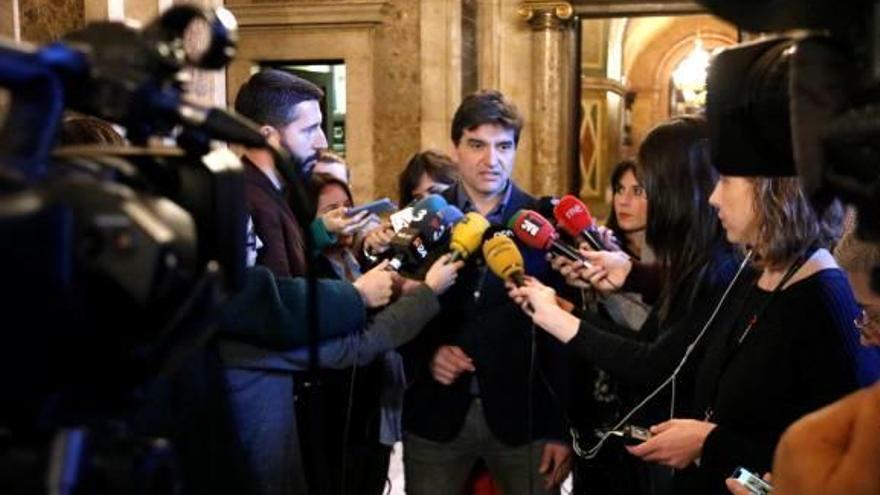 ERC veu «difícil» la proposta de JxCat de reformar la llei per investir Puigdemont