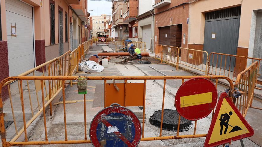 Sagunt renueva la red de agua en un zona del Port