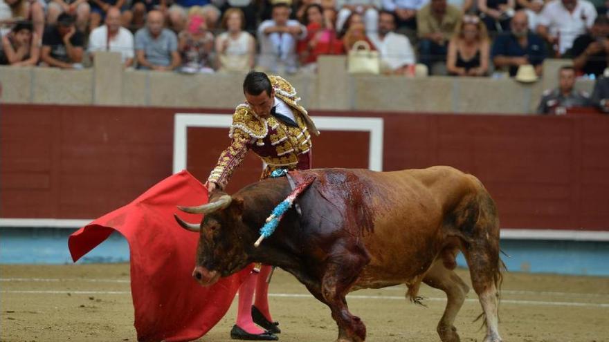 El Juli y Roca Rey cortan una oreja cada uno