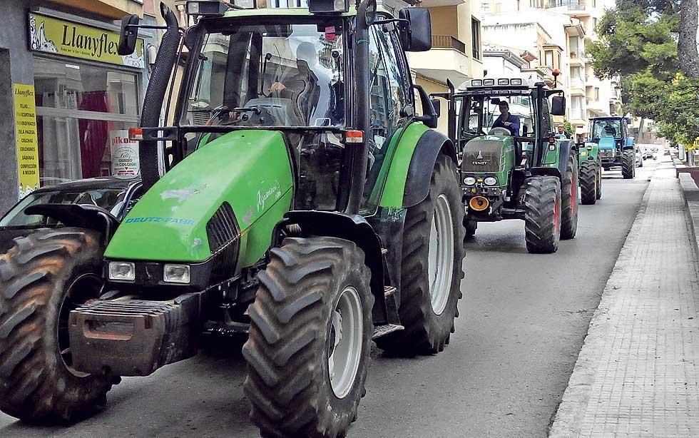 Procesión de tractores