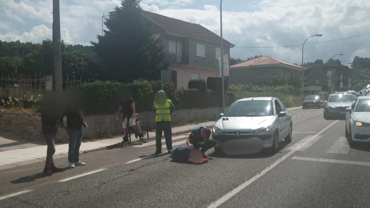 El hombre quedó tendido en la calzada