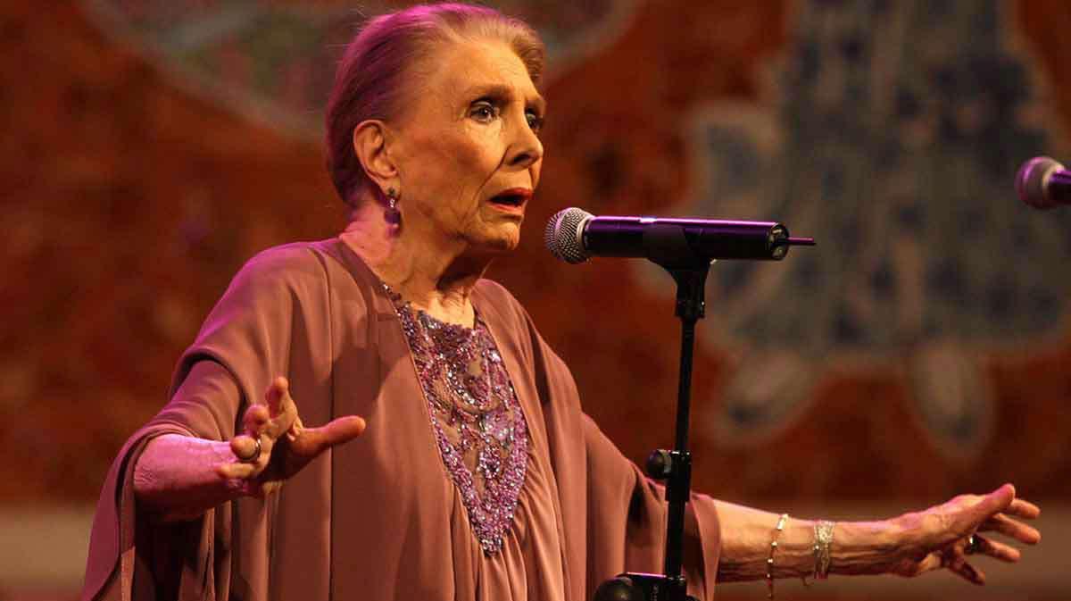 La cantante y actriz María Dolores Pradera ha fallecido este lunes en Madrid, su ciudad natal, a los 93 años de edad.