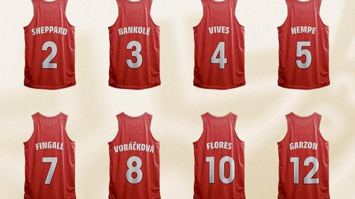 Nuevos dorsales del vestuario femenino del Casademont Zaragoza.