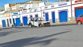 Investigan un posible incendio intencionado en un coche en El Castillo del Romeral