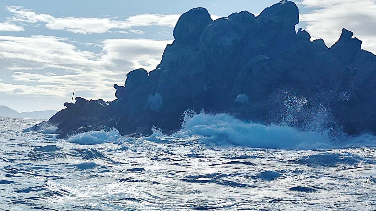 Percebeiros en la islote de As Osas, en Punta Couso.