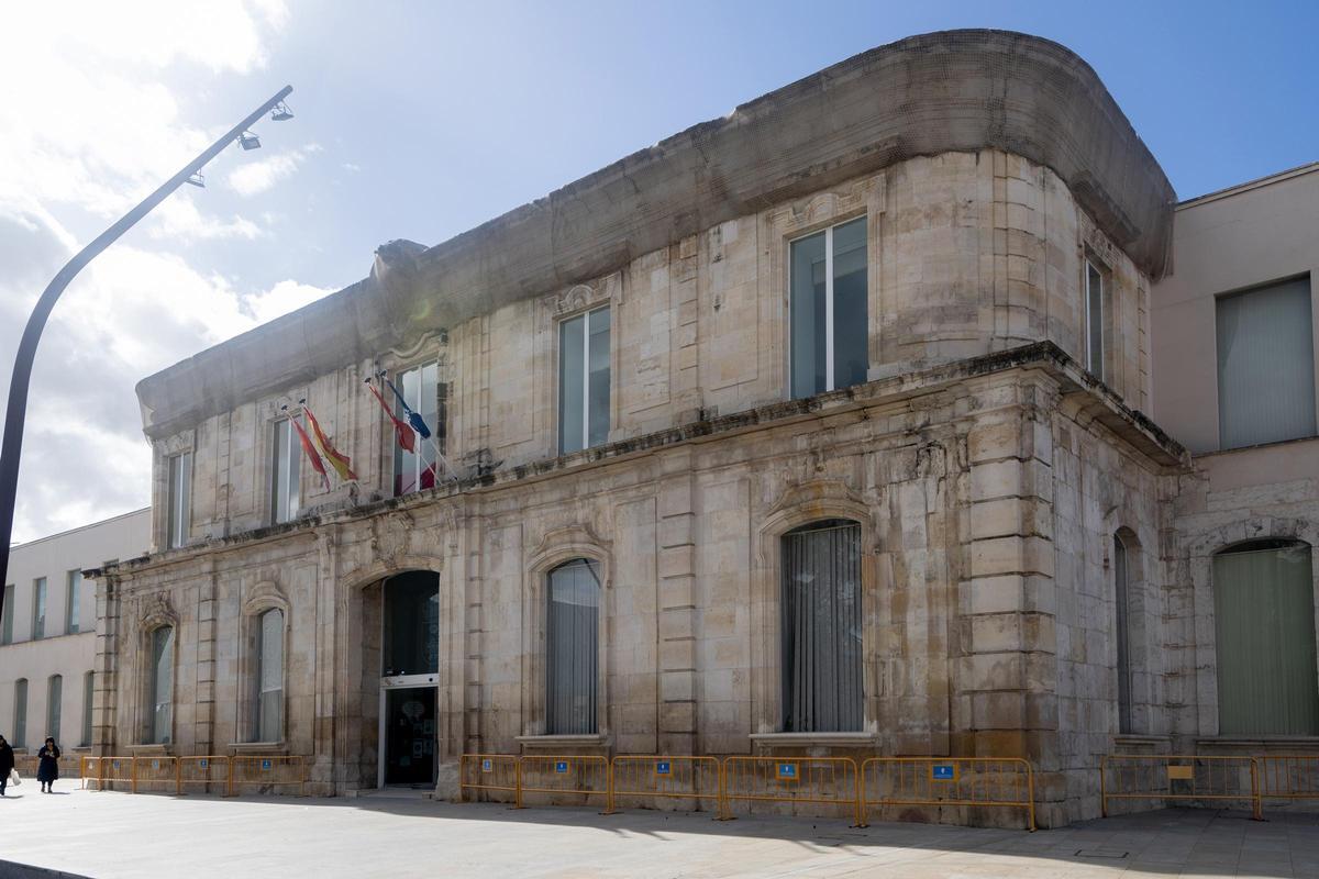 Fachada del Ayuntamiento de San Fernando de Henares, a 12 de febrero de 2026, en San Fernando de Henares, Madrid (España).