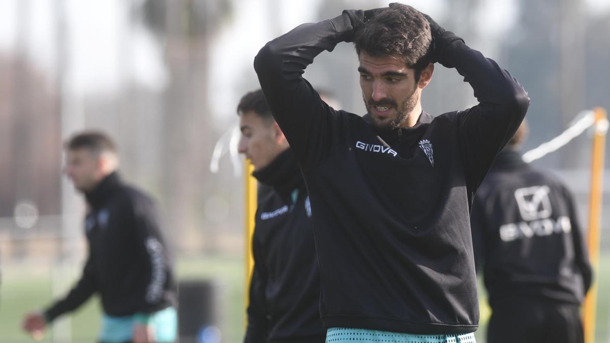 Bernardo Cruz durante un entrenamiento en la Ciudad Deportiva del Córdoba CF.