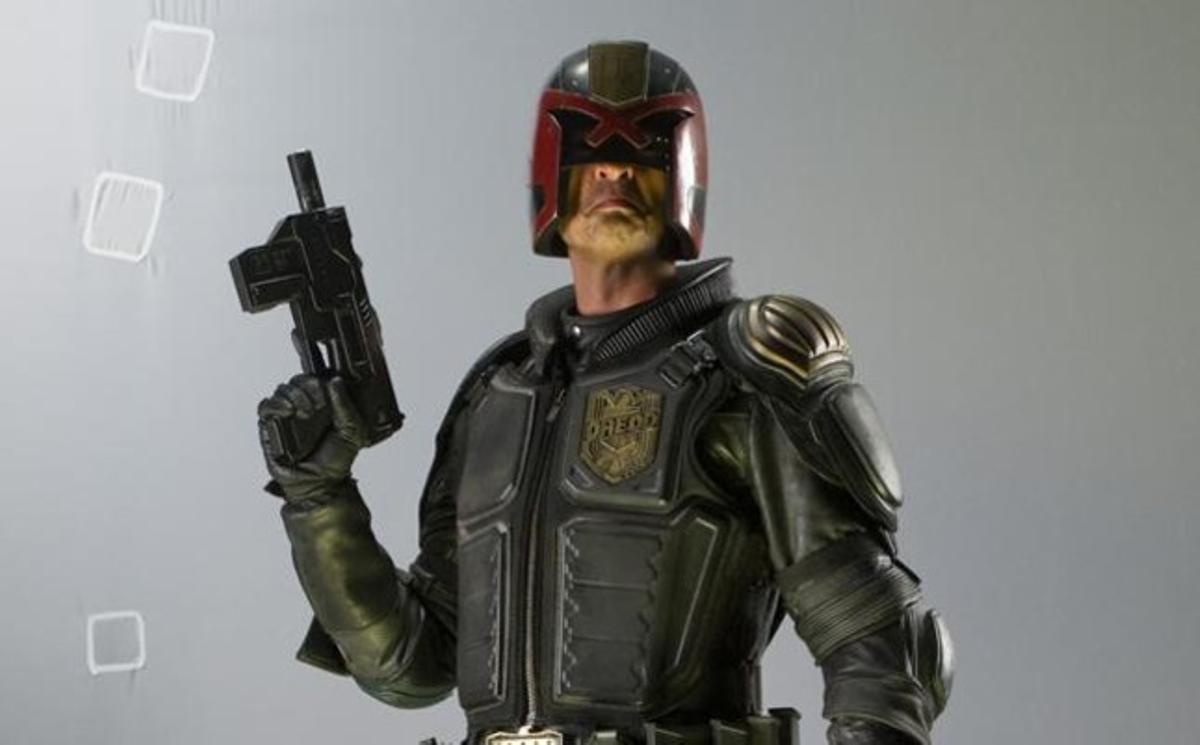 L’actor Karl Urban interpreta el jutge Dredd. L’actor Karl Urban interpreta el jutge Dredd.