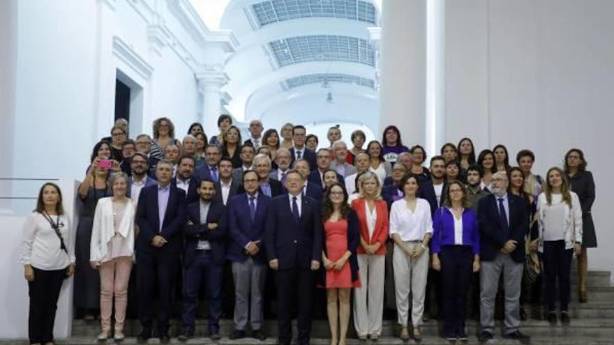 Todos los firmantes del Pacto valenciano contra la Violencia de Género en 2017.