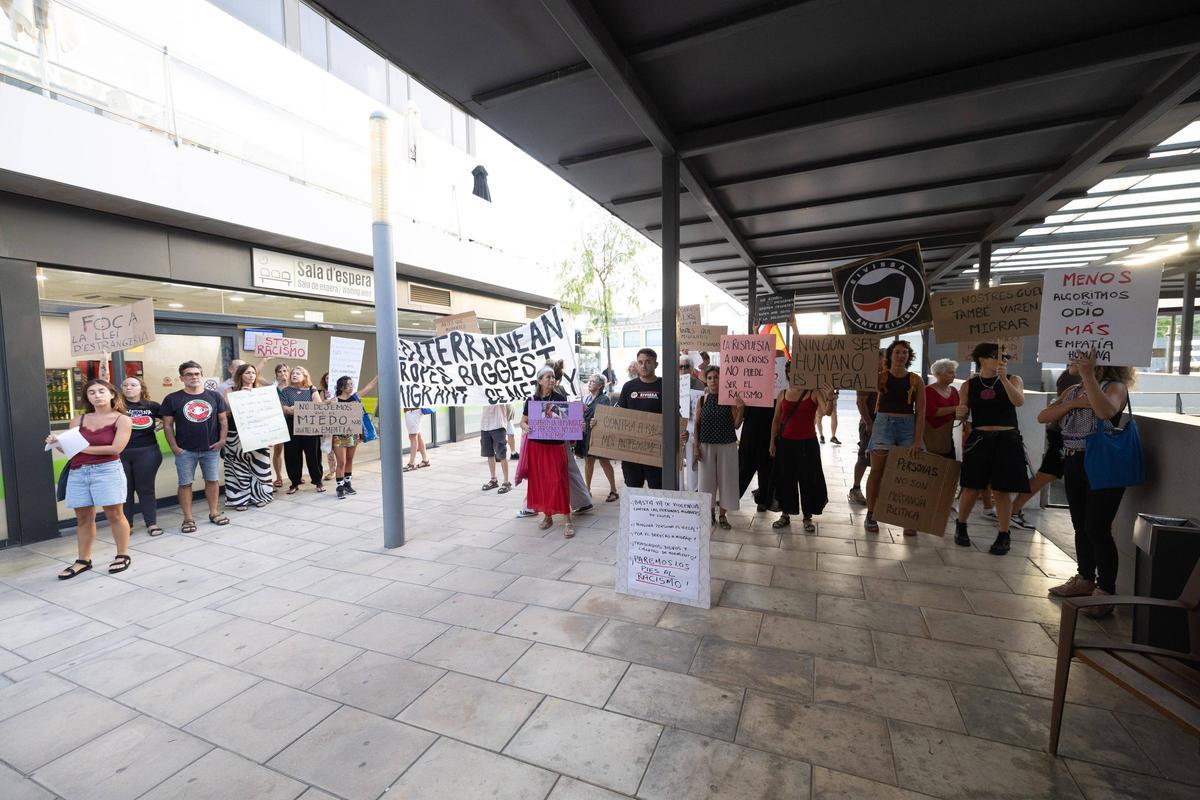 Todas las imágenes de la concentración en Ibiza en solidaridad con Ceuta Todas las imágenes de la concentración en Ibiza en solidaridad con Ceuta