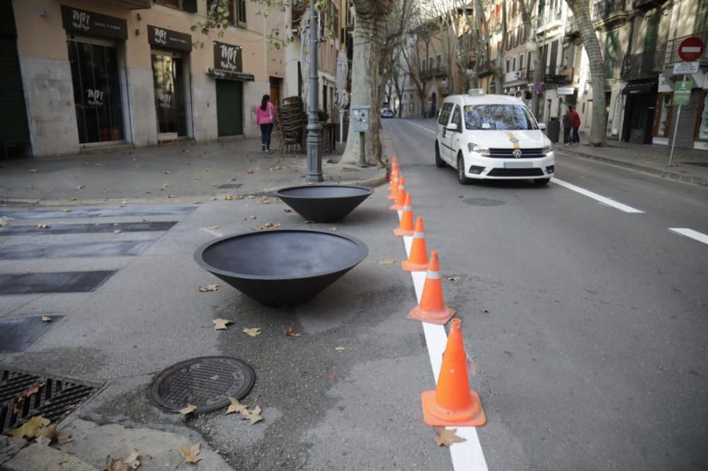 La plaza del Mercat y la calle Unió ya se han cerrado al tráfico