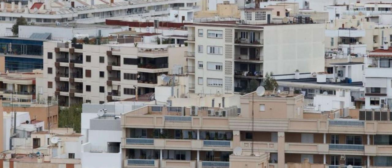 Inmuebles de la ciudad de Ibiza en una imagen tomada desde Dalt Vila.