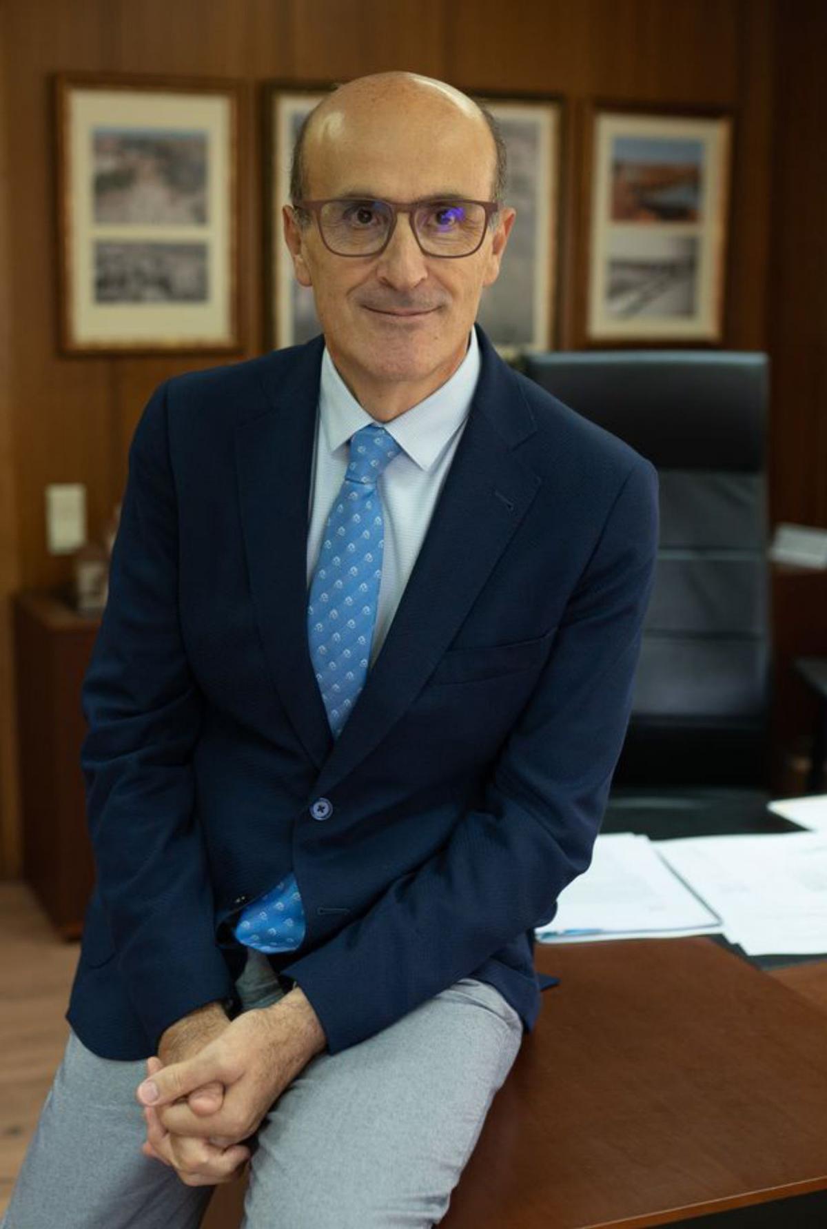 El director provincial de Educación, Fernando Prada, tras la entrevista. | Emilio Fraile