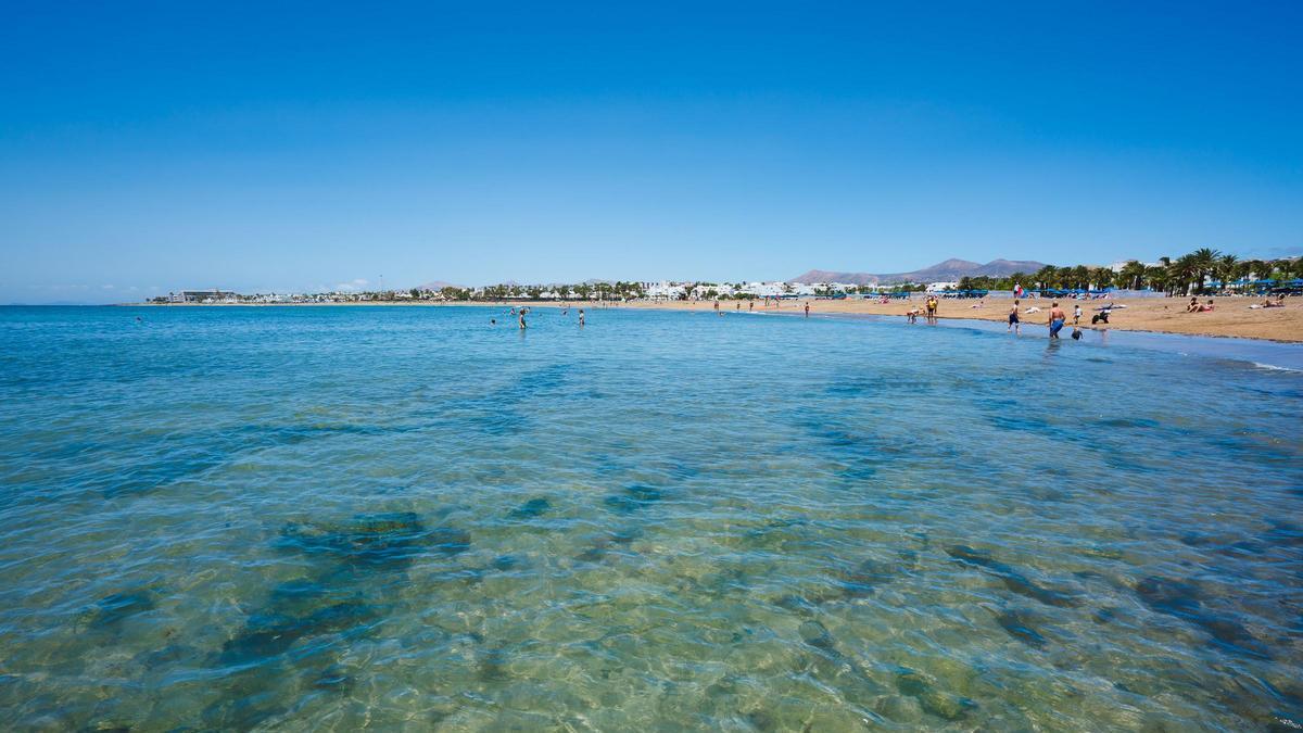 Muere un turista de 70 años mientras se bañaba en Lanzarote
